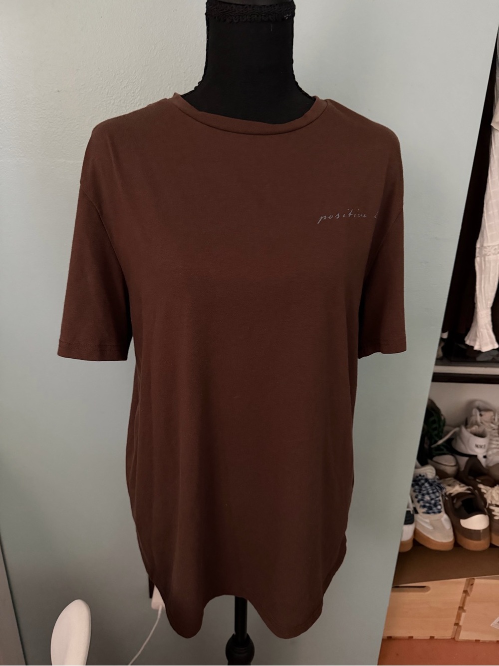 SHEIN Brown Short-Sleeve Crewneck Tee with Script Detail